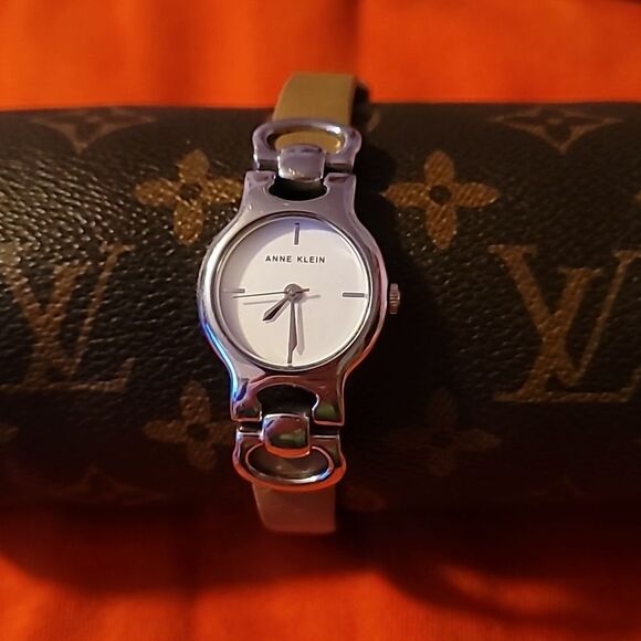 Anne Klein AK2631SVTNJ Analog Watch‎ Wristwatch For Women Silver & Grey/Tan - Picture 3 of 12